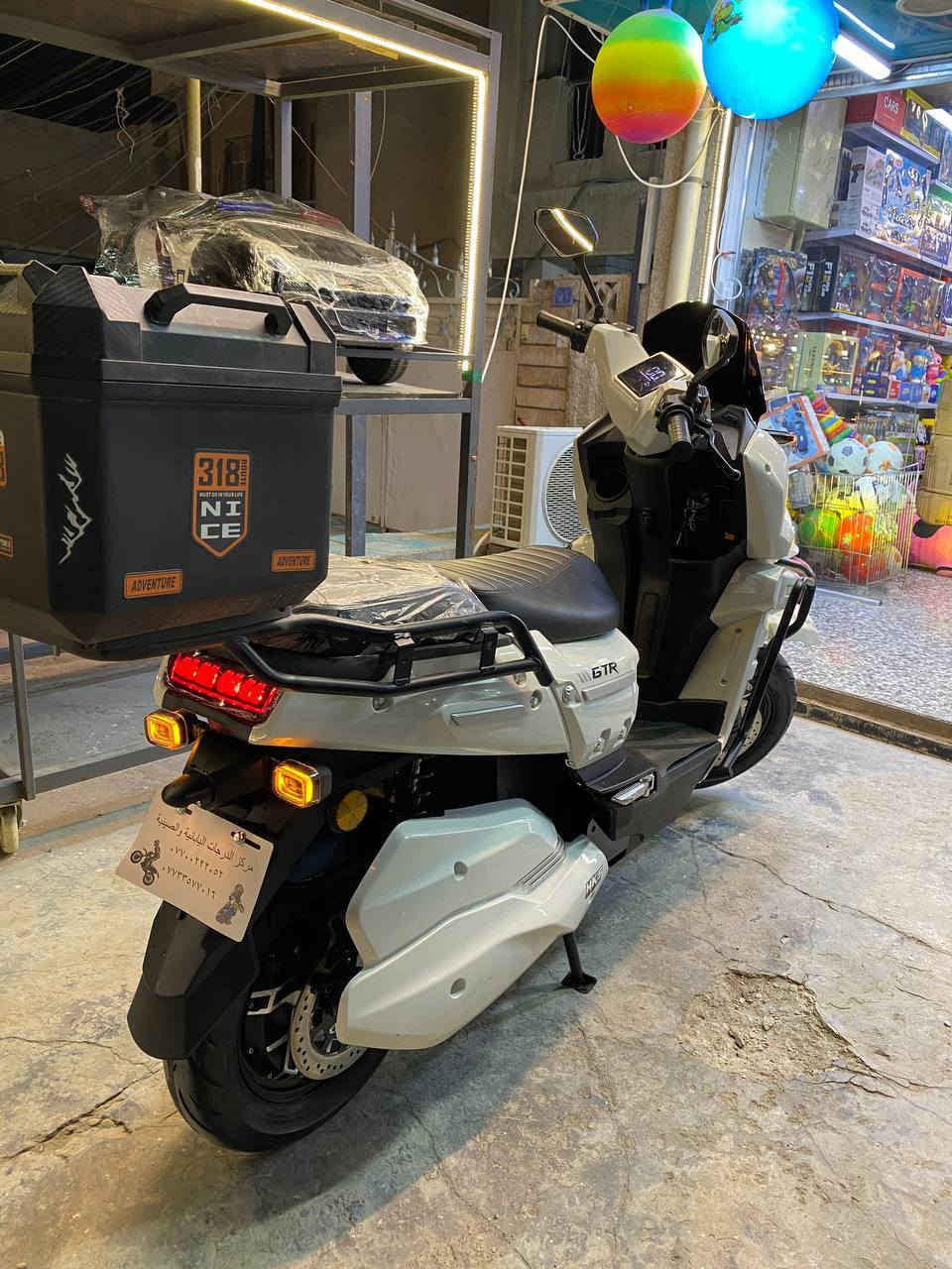 سلام عليكم دراجة شحن اباتشي  للبيع تجي بطارية ليثيوم 50 امبير 72 فولت  تمشيك 90 كيلو  السرعة 85 - 90 بعد بيها هواي مواصفات  الدراجة السعر  مليون 350  العنوان بغداد الغزالية رقمي *********** فقط واتساب
