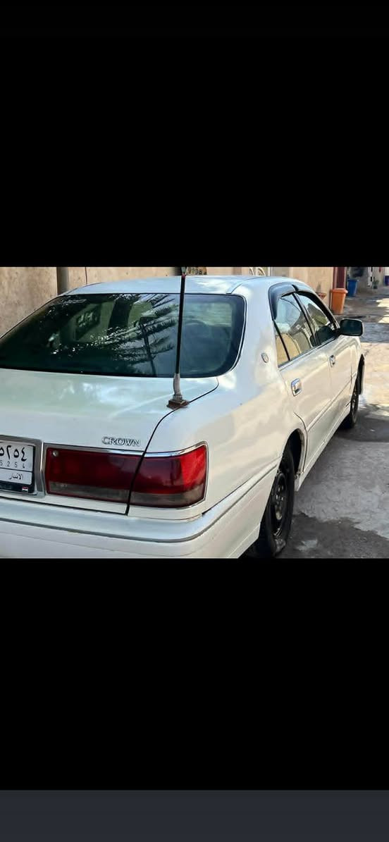 سلام عليكم من رخصت مدير الكروب 

ملكه كراون  موديل 2000 

اصولي تحويل ثاني يوم رقم انبار بسمي 
 
دكميتن مكينه فيفيتي 2500

كصه قماره ومصبوغه عام 

سعر 95 وبيها مجال قليل 
للستفسار   ***********
مكاني بابل الاسكندريه
