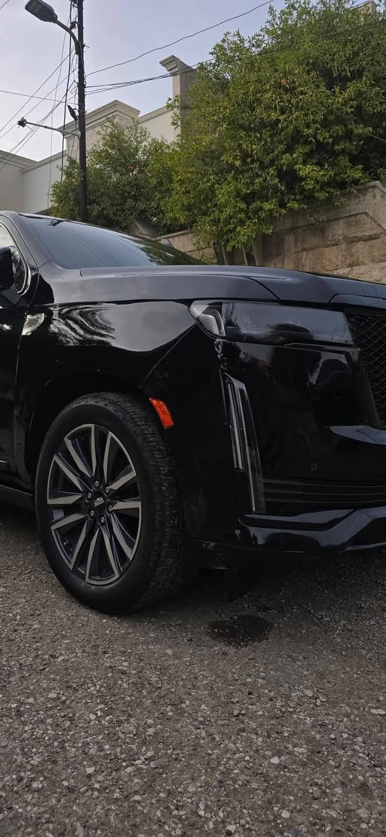 السلام عليكم عندي ويل وتايرات كديلاك السياره 2024 ماشيه الف اصلي مال السياره  كلش جديده للبيع  الاستفسار اتصل***********
