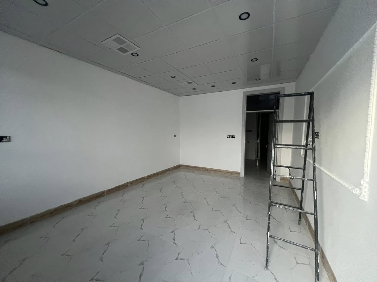 دارللبيع ١١٠ م طابقين رحيم اوة   يم مركز شباب
٢ غرفة نوم. 

***********

***********

***********
