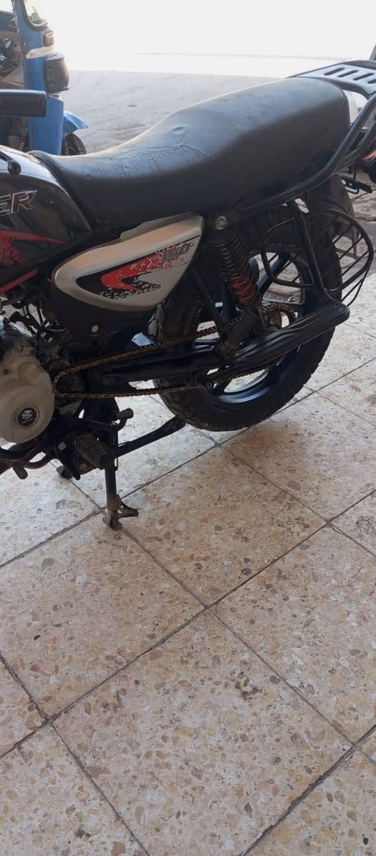 السلام عليكم .دراجه بوكسر .جاهزه. للبيع السعر مليون بدون اوراق .اكفلك عشائريا رقمي *********** مكاني الشعب الدراجه نظيفه كلش ما طالع بيها. موديل 2021 شهر 11
