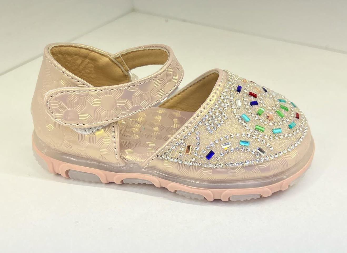 حذاء بناتي موديل جديد ولطيف جداً 👟🎀
أناقة وراحة لبنوتاتكم بأجمل تصاميم العيد 💕

✨ متوفر بـ 3 ألوان مميزة
👣 القياسات: من 21 إلى 25
🪶 خفيف الوزن
👌 سهل اللبس ومريح بالحركة

🎊 موديلات العيد متوفرة حالياً بالمحل
زورونا وتشوفون كلشي جديد ومميز ✨

📍 العنوان: واسط – كوت – شارع الأطباء – قرب د. علي ياسر


**إذا كنت صاحب هذا الإعلان وتريد حذفه لأي سبب، رجاءا أرسل رسالة إلى الدعم الفني**