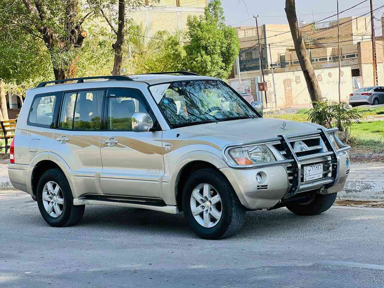 باجيرو موديل2006 خليجي السعر 85قابل لتفاوض للاستفسار *********** كفاله عامة صبغ وتبديل عدا البنيد رش اثر جراد السونار مرفق مع الصور سيارة  فول مواصفات GLS  أعلى فئه فتحة سقف شاشة كامرة تبريد ثلاث قطع ثلج دواخل بيجي  مكينةسته سلندر  كيرحدادية تخم تاير كله جديد رقم بغداد سنوية28 مكان السيارة كربلاء المقدسة
