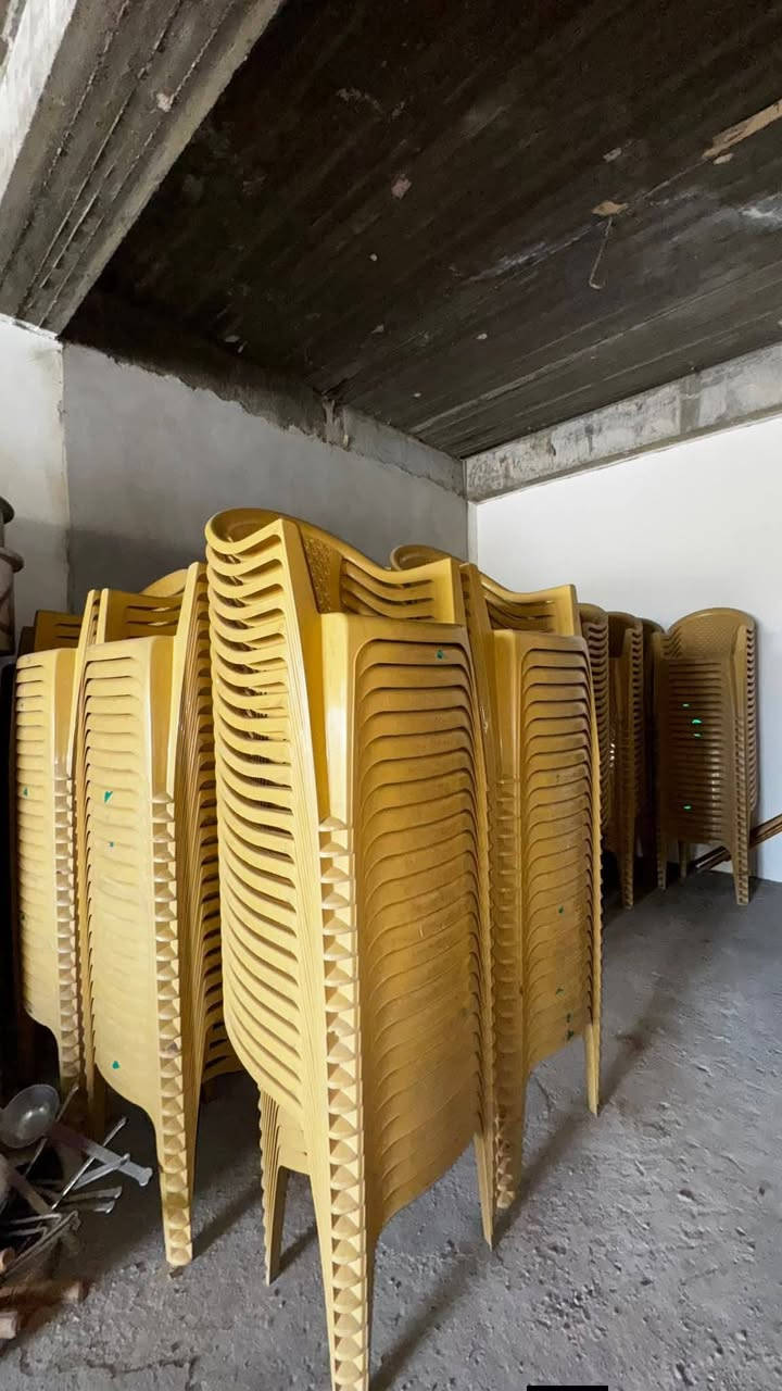 السلام عليكم ..للبيع چادر مناسبات عدد اثنين  وجديد مع الحديد كامل مع كراسي عدد٢٥٠ كرسي وطبلة عدد ٢٣٠ .قدر مشكل كبير ووسط عدد ١١ ..وصياني عدد ٣٠٠ وطباخ كبير وصغير عدد ١٢ ومغسل واحد  ..للتواصل  ***********
