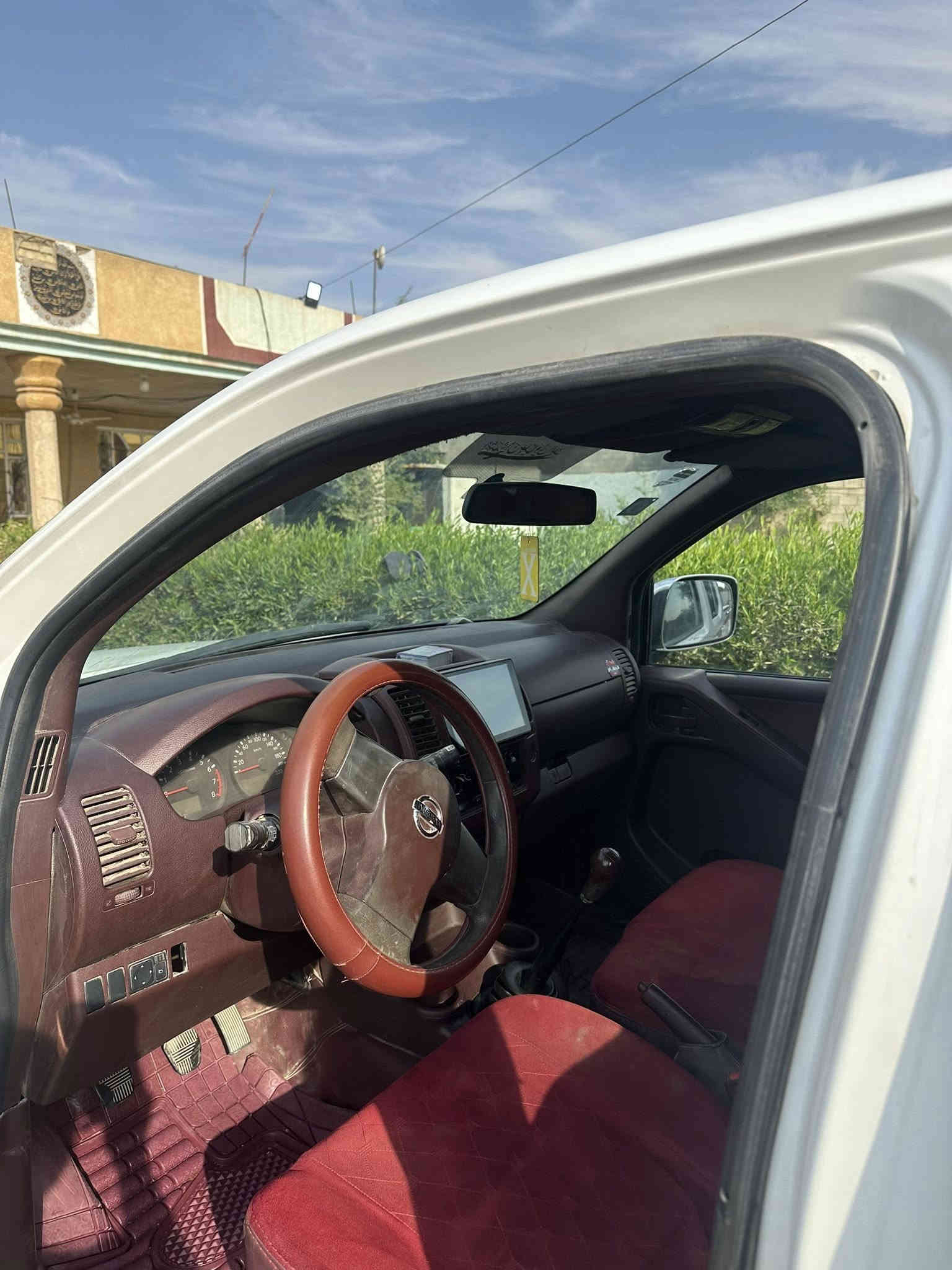 السلام عليكم  نيفارا موديل 2009 رقم بغداد الانكليزي الجديد كير عادي سيارةمستحقة تجفيت بلا تنقيص لا تبخير مجرد صوت بداخل المكينة السياره نظيفة من دواخل من شاصي خير من الله السعر 75وبيها مجال  مكان السيارة بغداد 
 رقم ***********
