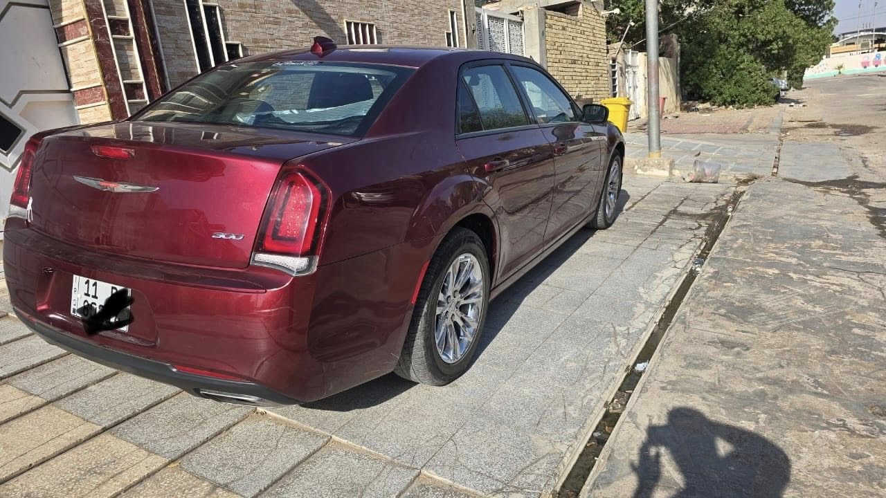 كرايسلر موديل 2019 — معلاية 2021
السيارة بحالة جيدة جداً، استخدام شخصي.

ملاحظة بكل شفافية:
بيها قطعتين جاملغ + بنيد فقط.

المواصفات:
• محرك قوي وناعم
• صالون نظيف ومرتب
• جنوط وكالة
• مكيف 
• جاهزة للاستخدام

💰 السعر: 185 قابل للنقاش للجادين فقط.

للاستفسار خاص أو للاتصال ‭0771 112 1501‬
