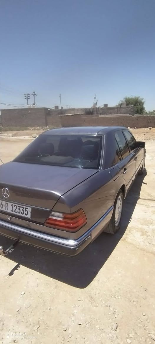 مارسدس دب مديل 1992
قطعه وحده والباقي مكفول 
كير و محرك  مكفول 
قواعد دبلات بلادي 
محرك عنكبوت 
كهربائيات كلها شغاله 
رقم صلاح الدين دولي باسمي 
سنويه 2028
مكلف بالنشر 
رقم صاحبه 
‏‪***********‬‏
