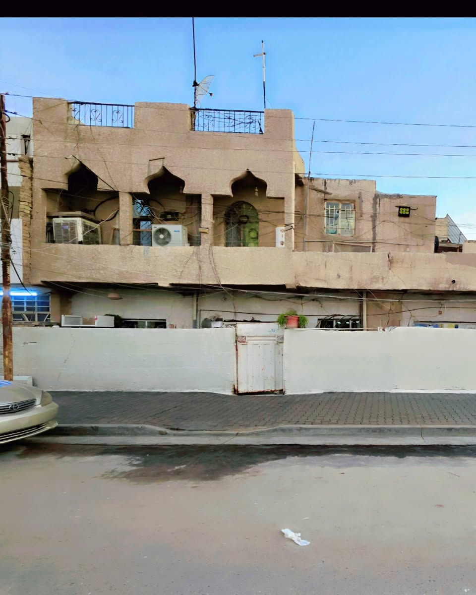 السلام عليكم ورحمة الله وبركاته..
بيت للبيع الغزالية شارع الضغط نهاية شارع عسل مساحة 103 م الواجهة 10 م على الشارع التجاري ونزال 10 ..البيت مسلح..
السعر ١٨٠ قابل للتفاوض ..
التواصل ***********  واتس اب ..

