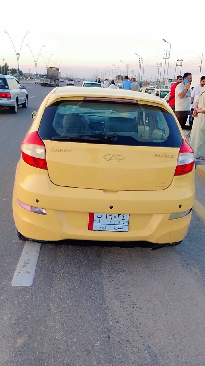 السلام عليكم شيري فلاوين مديل 2013 سياره مكينه وكير نضاف كهربائيات كلها شغاله تبريها شغال بس بي نقص بوبرنك راعيها موجود سعرها 20 وبيها مجال للشراي عنوانها البصره زبير وهذا رقمي  ***********
