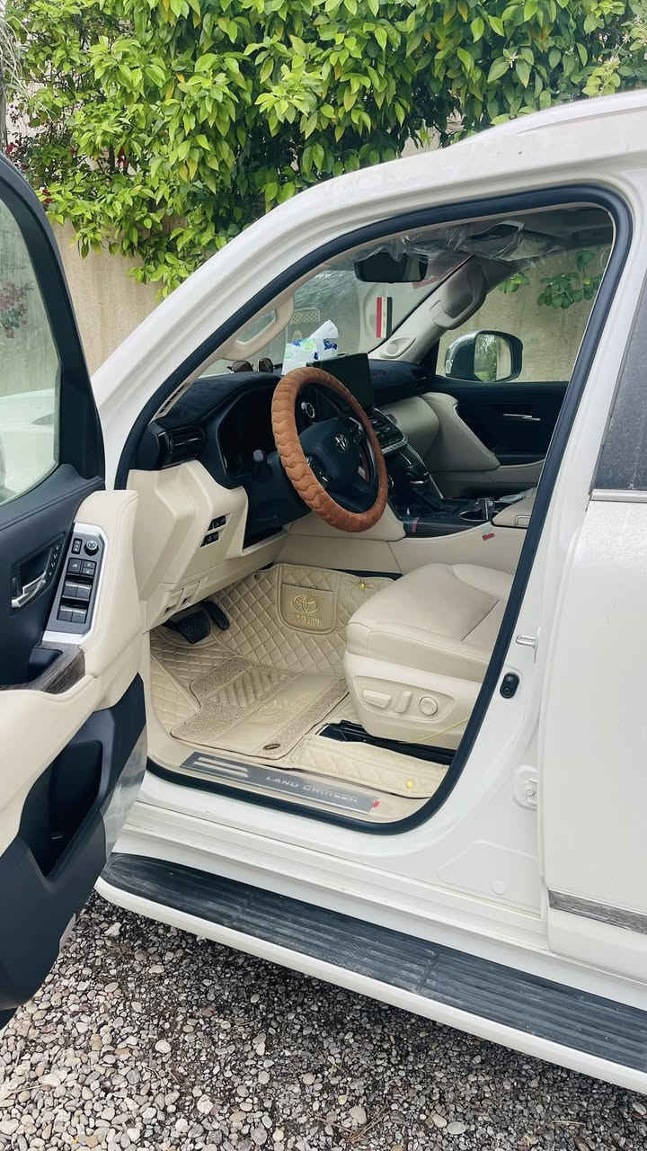 لاندكروزر VXتنفس طبيعي 
 Limited 
موديل 2024 ماشيه 3000km بعتبار زيرو بعدها بتراب الشركة 
 ب اسمي للبيع للتصال والاستفسار ***********
