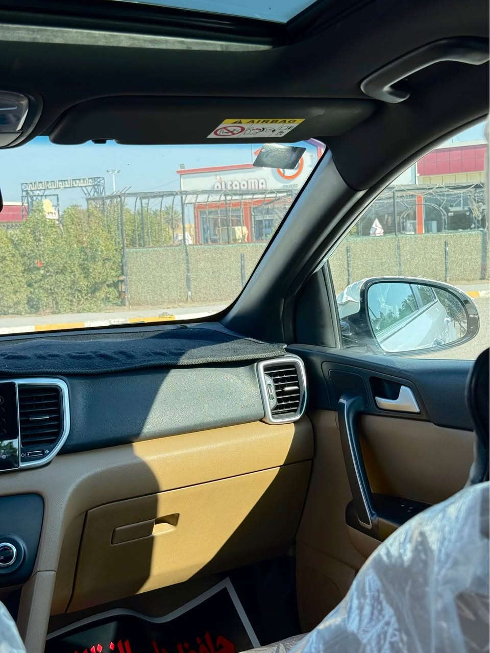 بسم الله الرحمن الرحيم 

كيا سبورتج 2019 شكل 20 خليجي كفالة عامة شرط ، بيها شخوط وكارت بالدعاية فقط بسيط جدا .گير ومحرك ع حاله الوكالة حته نوع الدهن من وكالة MOTUL IRAQ وكل الوصولات موجوده فول نظافة ولله 

عنوان السيارة في محافظة الديوانية  
رقم صاحب السيارة:.*********** متواجد واتساب
ماشي:.92,000km حقيقي 🛎️
محرك:.2000 دوش

فول مواصفات ما عدا بصمة 
مواصفات:.

بانوراما 
ليد أمامي و خلفي 
حساس أمامي و خلفي 
داخل بيجي 
ويل كروم 
تبريد قطعتين 
بلاجكتور 
تحكم و تعديل سرعة 
درايف مود 
 .3 مانضمة قيادة  
حدادية واطارت جديدة 🛞
تحويل وكالة نفس اليوم 
رقم بغداد جديد 
السعر 206 بيه مجال بسيط ديوانية, القادسية
