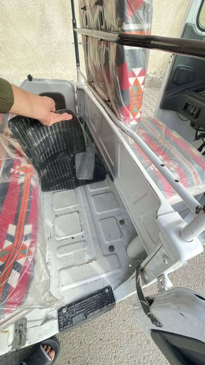 السلام عليكم تكتك للبيع مديل 2021شهر11 بسمي رقم وسنويه انكليزي بغداد تحويل ثاني يوم تكتك نضيفه بيه جوه البك لايت صبغ والغد اليمنه بيه صبغ على كد شبر ودوس معمره والباقي كفاله مكاني بغداد الحسينه الراشديه رقم ***********
