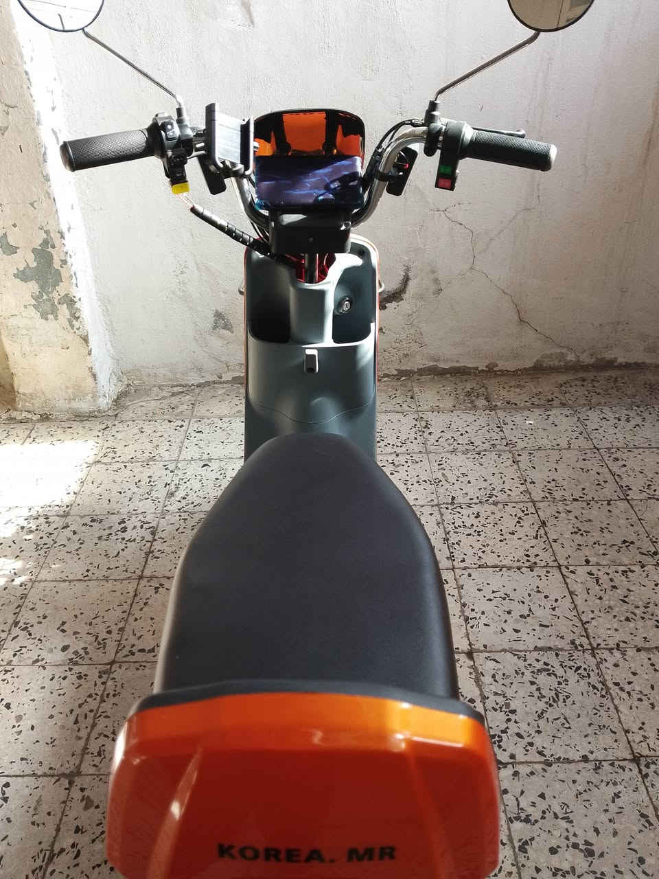 السلام عليكم...
دراجة شحن للبيع 
نوع VIP اللون برتقالي 
شغال ونظيف نشرات 
كامل مكمل كدام العين 
4 بطاريات مزيد من التفاصيل 
اتصال ع رقم 
تواصل ***********
السعر 360 الف
