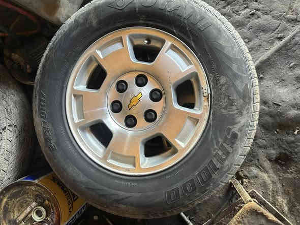 السلام عليكم 
تخم ويلكب ١٧ كامل هوه والتايرات والكبات 
بدون تصليح بدون عواج 
 سعره 300 الف (متوفر بيع وشراء ومراوس )   
***********
