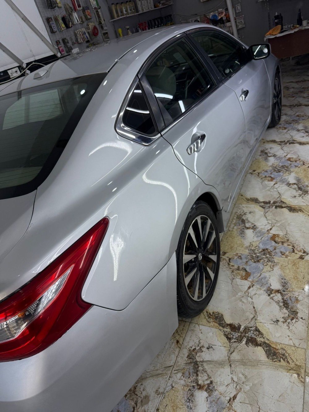 تم تخفيض السعر

بيع مستعجل 



� للبيع سيارة — [نيسان التيما ]

• الموديل: [2018]

• المواصفات: [فول ما عدا الفتحه]

• المحرك: [2500] — بنزين

• العداد: [139] ml



✨ مميزات إضافية:



 • [كاميرا خلفية / شاشة / بلوتوث / مثبت سرعة /بصمه ابواب / بصمة تشغيل  / حساسات…]



السونار  مرفق بالصور 



📍 الموقع: [حله -حي الامام ]

💰 السعر المطلوب. 100 $]

📞 للتواصل: [***********