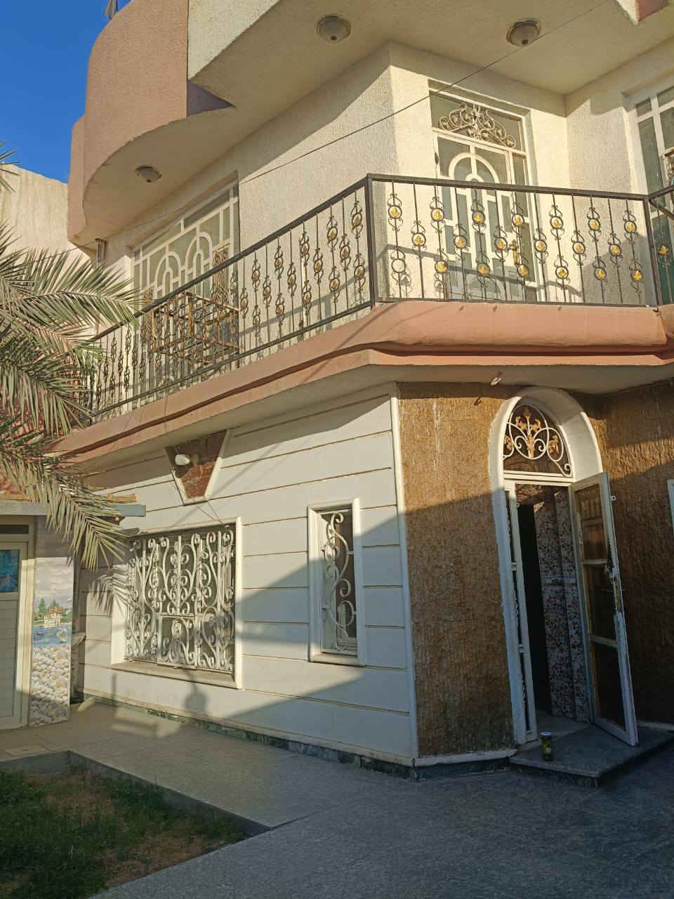 السلام عليكم بيت موقع مميز جدا 📍في شارع الكرينات يبعد 50متر عن شارع 60 فقط طابو صرف....
البيت بناء حديث 2019-2020 ..
البيت مطلوب مبارده 85مليون المشتري يسدد 430الف دينار بشهر 💸➡️➡️🔥
⬇️⬇️⬇️⬇️⬇️⬇️⬇️⬇️⬇️
ثاني بيت عن شارع 60 الرئيسي موقع ممتاز جدا جدا 
⬇️⬇️⬇️⬇️⬇️⬇️⬇️⬇️⬇️⬇️⬇️⬇️⬇️🔥🔥🔥
علما أن سعر المتر في الموقع لايقل عن مليونين دينار➡️➡️
⬆️⬆️⬆️⬆️⬆️⬆️⬆️⬆️⬆️⬆️⬆️⬆️⬆️🔥🔥🔥
البيت طابو ملك صرف باسم شخص واحد تحويل مباشر بطابو 📍📍
البيت طابقين يتكون من 
الطابق الاول/⬇️⬇️⬇️⬇️⬇️
( گراج سياره.مجمع صحيات . طارمه. حديقه صغيره .
مدخل موزع. استقبال. مطبخ . صاله . غرفتين نوم كبار . درج دوار  .مجمع صحيات داخليه)...

  مساحه البيت 200متر  طابو صرف 

الطابق الثاني/⬇️⬇️⬇️
( ثلاث غرف نوم. بيتونه كبيره. مجمع صحيات. سطح.)..
مجموع البيت 5غرفه نوم ➡️

عرض الشارع مال البيت 20متر ..
 ثاني بيت عن الشارع العام شارع 60 📍📍📍 

البيت خدمات كامله ماء وكهرباء ومجاري وكيبل ضوئي ومشمول بتبليط 🔥⬇️⬇️⬇️⬇️⬇️

مواصفات البناء /⬇️⬇️
البيت بناء درجه اولى ممتازه  طابوق جمهوري الارضيه مرمر  والطرامه والگراج گرانيت والواجهة حجر وصبغ  درجه اولى والبيت عالي عن الشارع ..
الجيران ناس جدا زينين  أغلبهم أطباء ومدراء عامين ..
البيت موقع جدا مميز وراقي وبعافيه  ع الياخذه
البيت معروض بسعر مناسب مقارنه باسعار المنطقه كون مستعجلين ع البيع ولظرف طارئ 💔⬇️⬇️⬇️⬇️⬇️
♥️⬅️⬅️⬅️⬅️⬅️⬅️⬅️⬇️⬇️⬇️⬇️⬇️⬇️⬇️⬇️
علماً أن سعر المتر في الموقع لايقل عن مليونين دينار 🔥➡️
رجاءاً.  انتباه ⬆️⬆️⬆️⬆️⬆️⬆️⬆️⬆️🔥🔥🔥⬆️

للاستفسار عن السعر وبقيه التفاصيل الإتصال على الرقم ⬇️ 
***********➡️➡️➡️➡️
⬆️⬆️⬆️⬆️⬆️⬆️
لحد يراسل خاص مباشره تصلو ع الرقم 📞

.........................

الصور كاملات للبيت ⬇️⬇️⬇️⬇️⬇️⬇️⬇️⬇️⬇️
