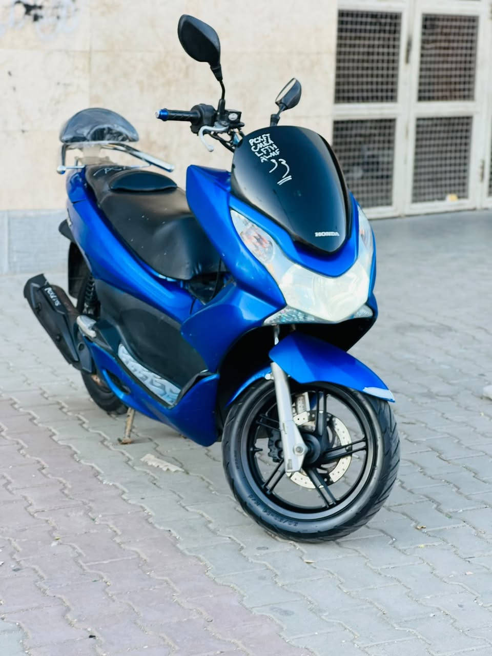 السلام عليكم للبيع دراجة PCX ياباني الجيل الاول KF مكينه 150 دراجه جديده برغي ممفتوح بيه شلعه معدل فووول كهربائيات كله شغاله حساس ازدحام 
حرف A استان حساس ناعمه اتخبل 
الدراحه مكفوله السعر مليون 250 وبيه مجال عنواني بغداد الاستفسار هاتف 
***********
