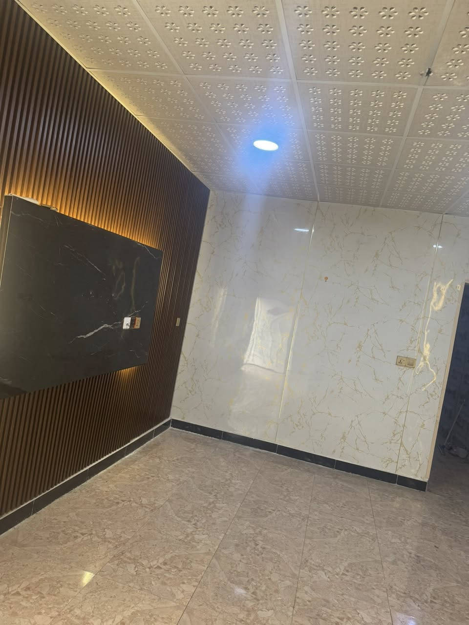 بيت لبيع تجاوز صالة وغرفة ومطبخ وحمام خدمات كامله حي التراث مال البياع قريب على تقاطع الربيعي 80 متر سعره 17 وبي مجال


**إذا كنت صاحب هذا الإعلان وتريد حذفه لأي سبب، رجاءا أرسل رسالة إلى الدعم الفني**