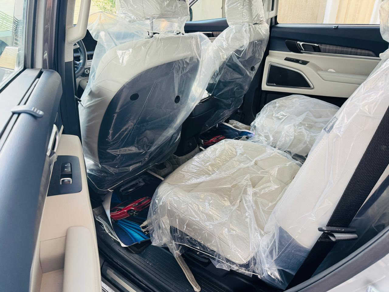 السلام عليكم 
كيا تيلورايد GT_(LINE) 2024 خليجي 
رقم اربيل باسمي للبيع 
المحرك: 3.8 لتر V6 - 291 حصان
ناقل الحركة: أوتوماتيك 8 سرعات
الدفع: رباعي AWD
ماشية17 الف كيلو 
ضمان5 سنوات شركة نم 
ضمان PPF 10 سنوات 
المواصفات:
حساس امامي خلفي 
7 مقاعد جلد فاخر (مبردة + مدفأة)
Apple CarPlay & Android + إنش 12.3 شاشة
Auto
Harman Kardon نظام صوت
Head-Up Display (داتا شو)
إضاءة أمامية LED أوتوماتيكية 
+ رادار جانبي + كروز كونترول ذكي
مساج في المقعد الامامي
خزن ميموري 
صندوق كهرباء
سقف بانوراما
شحن لاسلكي للهاتف + منافذ USB لجميع الصفوف سايد بريك كهربائي + أوتو هولد
أنظمة أمان متقدمة - مراقبة النقطة)
نظام الدخول الذكي + تشغيل بصمة
تشغيل عن بعد 
مقًود جلد حياكة 
مقاعد منفصلة VIP 
مغلفة PPF ضمان10 سنوات 
السعر 41200$ وبي مجال بسيط 
مكان السيارة بغداد 
للاستفسار الاتصال على الرقم
***********
