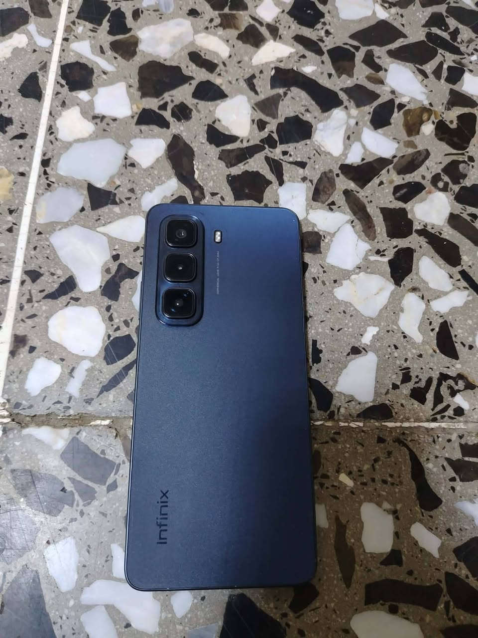 سلام عليكم تلفون للبيع نضاف فول 

***********
واتساب
