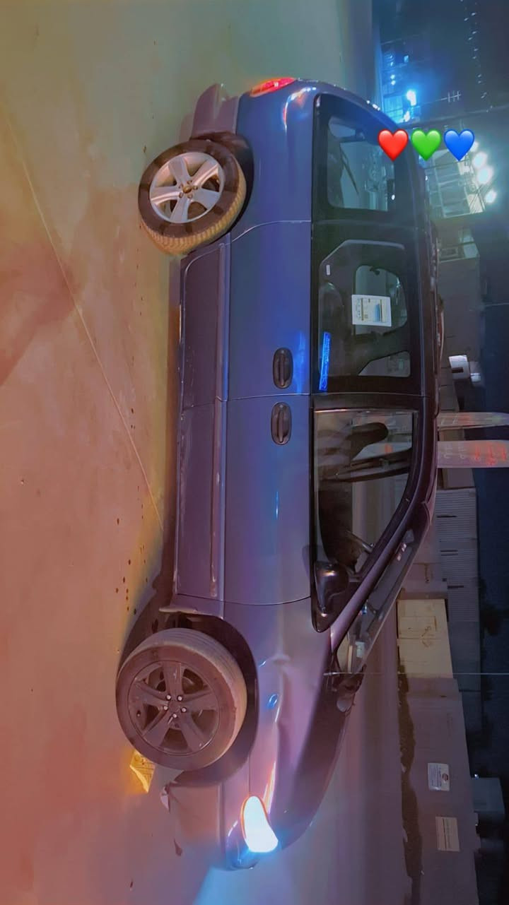 السلام عليكم من رخصة الادمن دوج كرفان موديل 1996 رقم بغداد السنوية 28 بأسمي سيارة خير من الله مال جناي كير ومكينة جدد بلاديات تبريد شغال كهربائيات كلها شغالة دواخل كلها جدد باتري وفيت بم جدد السيارة احلا من الصورة بس الصدر الامامي نص عمر المكان بغداد السعر 53 بيها مجال قليل حك الجية   ***********
