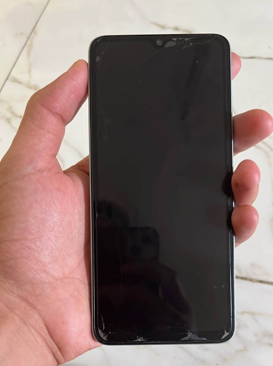 سلام عليكم موبايل للبيع Redmi 13C ذاكرته 256 جهاز حلوه بعده جديد كاروتنه وغراضه موجودات السعر 180وبي مجال رقمي (***********)
