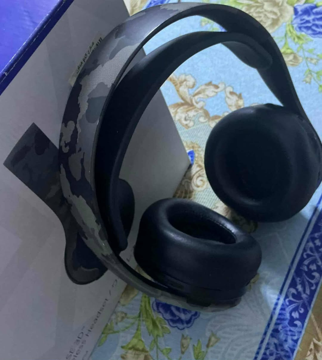 سماعة PlayStation 5 أصلية مستعملة
 • اللون: أسود عسكري
 • الاتصال: سلكي فقط (بدون قطعة البلوتوث) الواير مني الاوكس 
 • الحالة: مستعملة بحالة جيدة نضافه 90%
 • مشتريه استعمال شخصي بسعر : 120,000
                بقيه التفاصيل و السعره تعال خاص و نتفاهم


**إذا كنت صاحب هذا الإعلان وتريد حذفه لأي سبب، رجاءا أرسل رسالة إلى الدعم الفني**