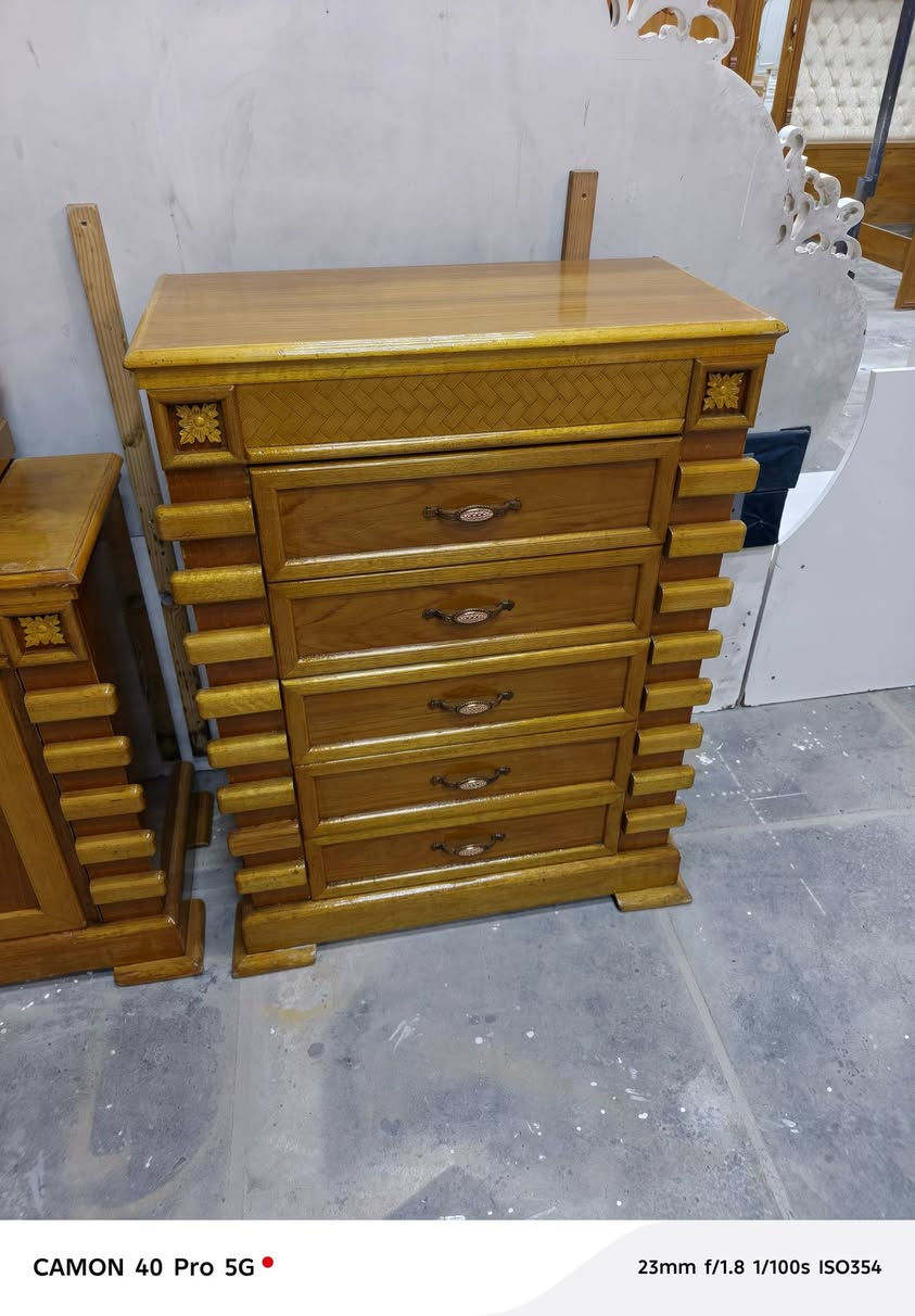 غرفه نوم مستعمله نضافه فول صاج داخل خارج صاج دنكه جاوي حجز تصال ***********
