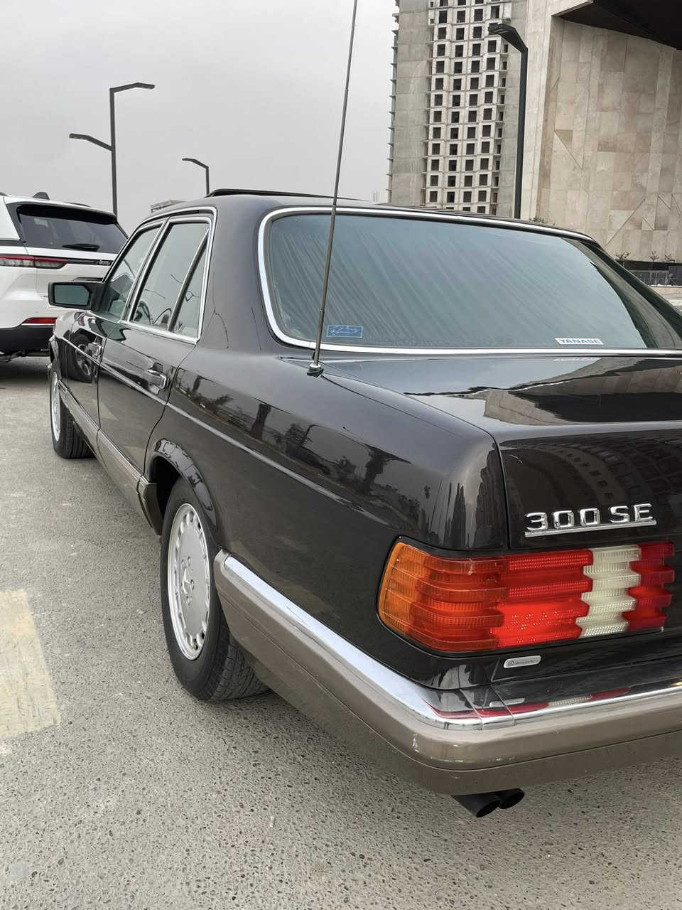 السلام عليكم
للبيع مارسدس se300 قبغ اسود محرك بلادي موديل 1987 ماشيه ١٤٧ 
باب قصير ع ع بلاد السياره بدون خياس قواعد بلاديه غرفه بلاد جديده مصبوغه جماله بدون معجون بدون تبديل ولا قطعه غرفه بيجي مصدفه 
تبريد تدفئه سلايت روف طكتين دبل هورن 
دبل اريل كهرباء ABS صاج ملكي مطعم ماسحات لايت سيدي اوكس ريمون سنتر كتلوك صيدليه 
رقم بغداد انكليزي 11 مميز مع السياره لون جوزي 
هزه جديده تحويل ثاني يوم  السعر ١٢٥ 
للتصال***********
