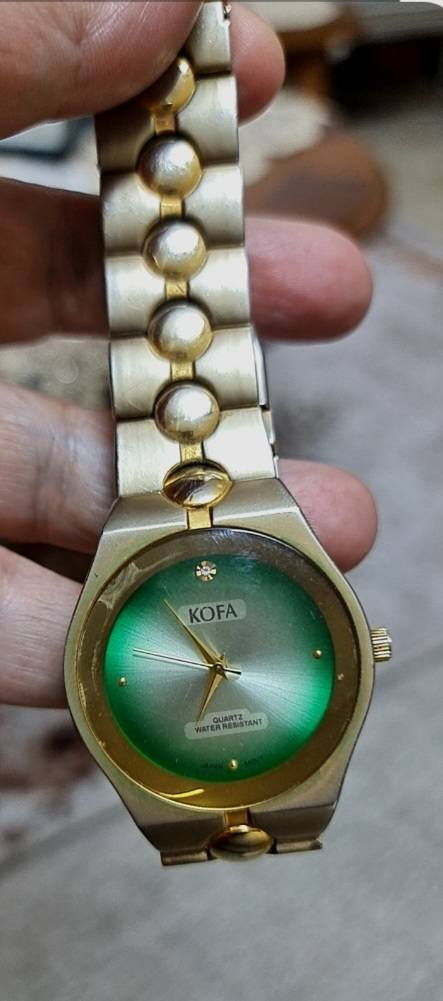 كوفا
كوارتز مقاومة للماء
حركة يابانيةهذه ساعة يد  من ماركة كوفا (KOFA) تتميز بميناء أخضر متدرج وحركة كوارتز يابانية.


**إذا كنت صاحب هذا الإعلان وتريد حذفه لأي سبب، رجاءا أرسل رسالة إلى الدعم الفني**