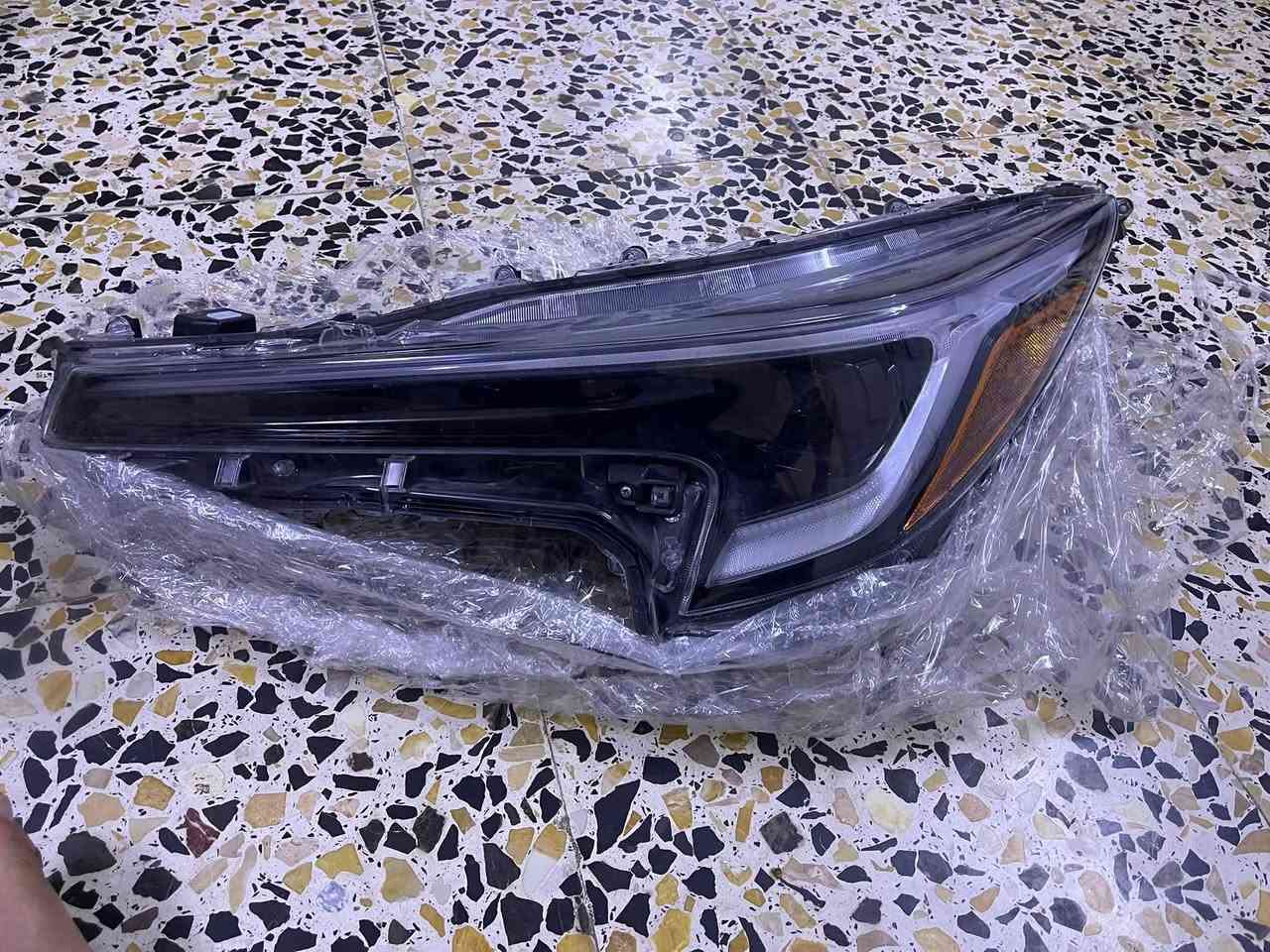 سلام عليكم
ليتات كورله وارد امريكي اصليات 
مال موصفات se
شرط الفحص مديل 25 
واحد بلادي والثاني مبدل بي الجامه فقط
السعر 5$
***********
