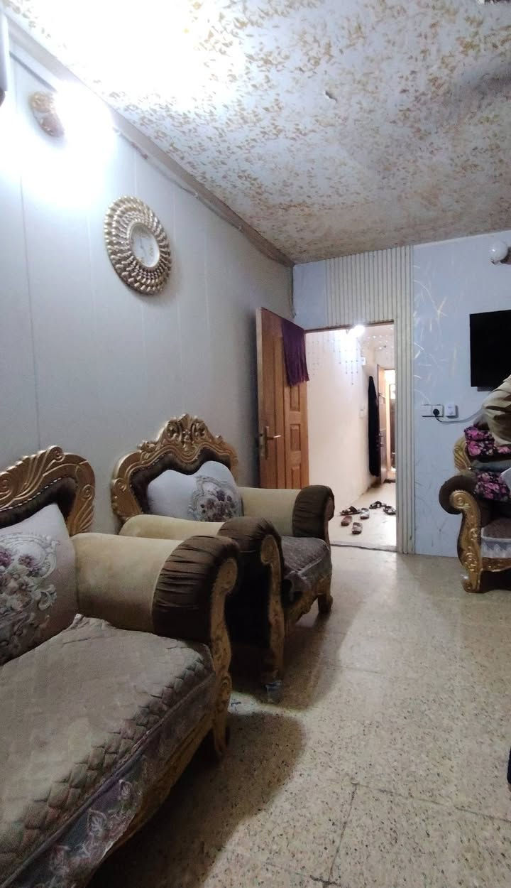 السلام عليكم يوجد مشتمل كامل للايجار لعائله زغيره العنوان بغداد الجديده شارع المسبح قرب فوج الطوارئ معرض الخليج رابع بيت عن شارع المسبح للاستفسار واتساب أو اتصال ***********
