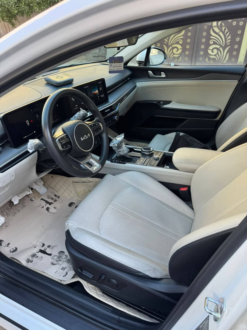 السلام عليكم 
K5
موديل2024
خليجي فول مواصفات
بصمه
بانوراما
مري شفط
حساسات امامي خلفي 
كشن سايق كهرباء 
تكحمات ستيرن 
شاشه متصله 
و بعد اهواي مواصفات 
سياره كفاله بيهه رصعه بل صندوك و بل باب 
سعر235 و بيهه مجال بسيط حك الجيه
رقم***********
العنوان الشعب
