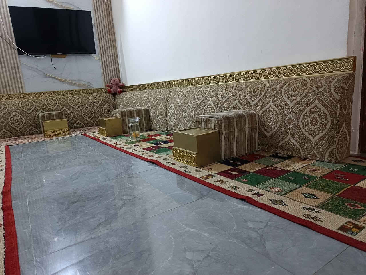 للبيع جلسات عربيه شرقيه كويتي اصلي العنوان كرمة علي الناحيه 
*********** البصرة, العراق
