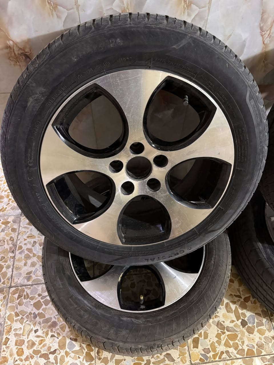 للبيع
زوج ويل كب C200 حجم 17 
زوج ويل كب حجم 16
 العنوان المعقل الابله 
***********
