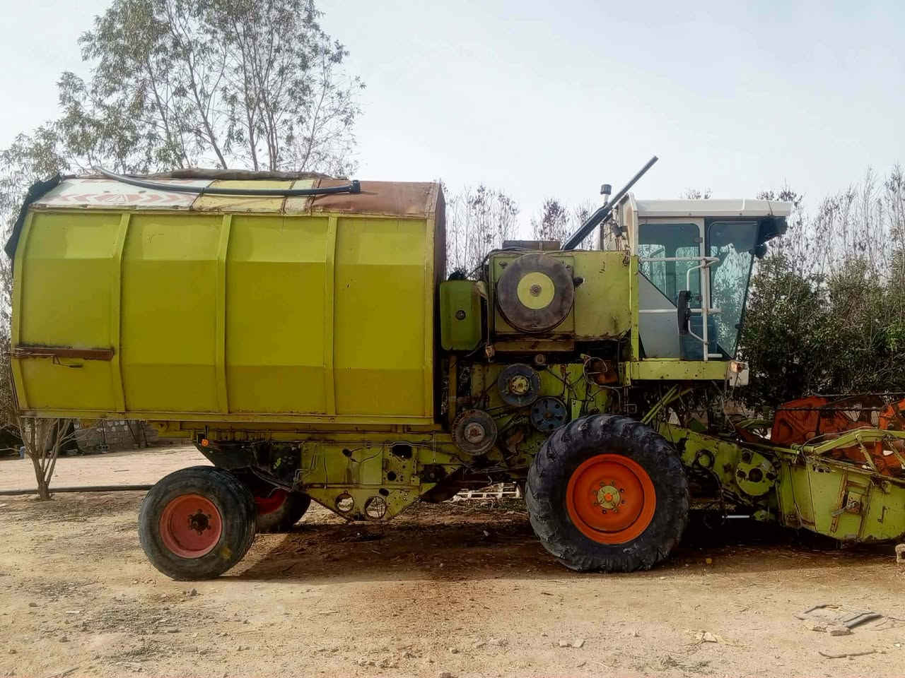 حاصدة محور تبانه 
حاصدة كلاص هايدرو 
تحوير درجة أولى 
عربانه جبيرة 
رقم وسنويه 
للاتصال 
***********
