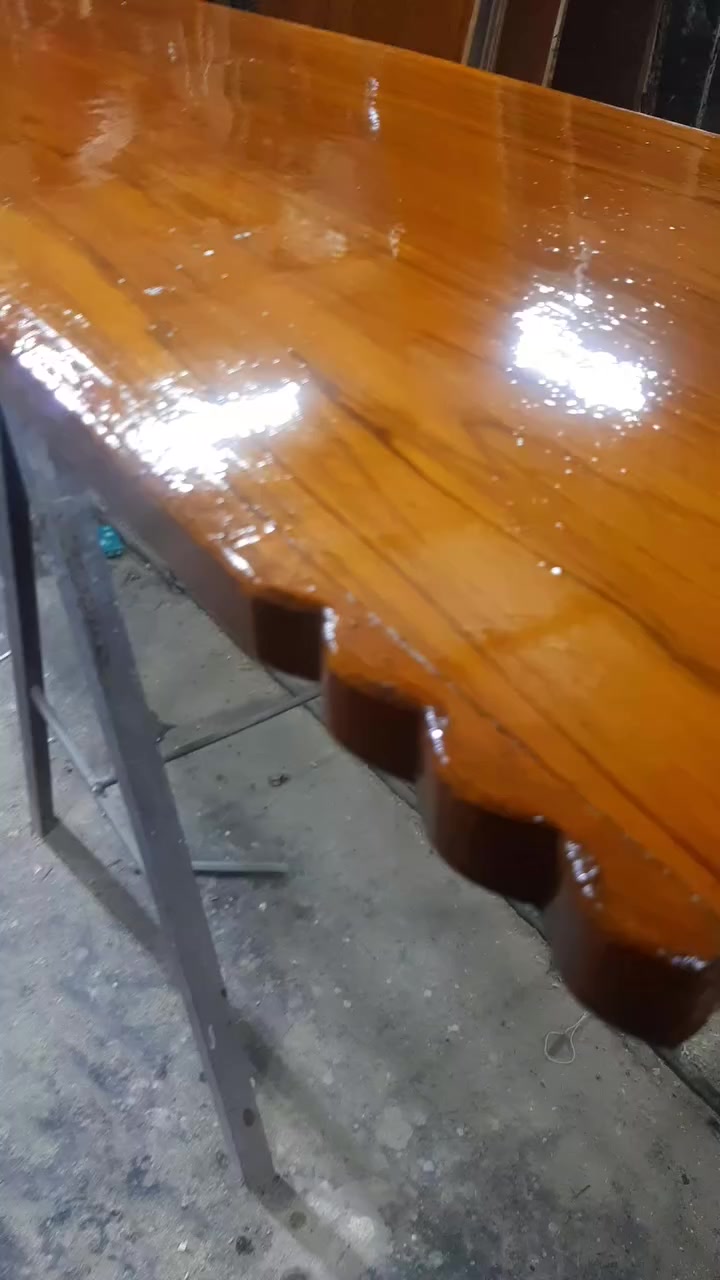 معمل نجارة بركة الرحمن بادارة ابو ضحى النجار ناحية الوجيهيه شارع الاطباء رقم الهاتف *********** هذا سنتول رش مسدس تعتبر طبقه كزاز فوق الخشب تحمي من الرطوبه والكسر ومن الله التوفيق إن شاء الله
