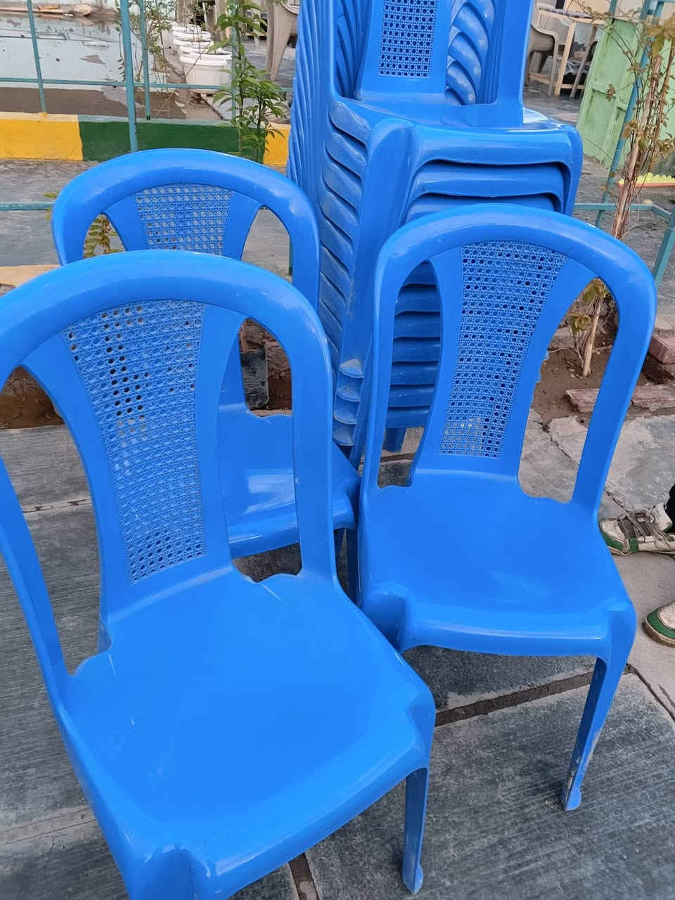 السلام عليكم 
كراسي للبيع العدد 50
محاويل حي 17 
السعر الواحد 6
***********
