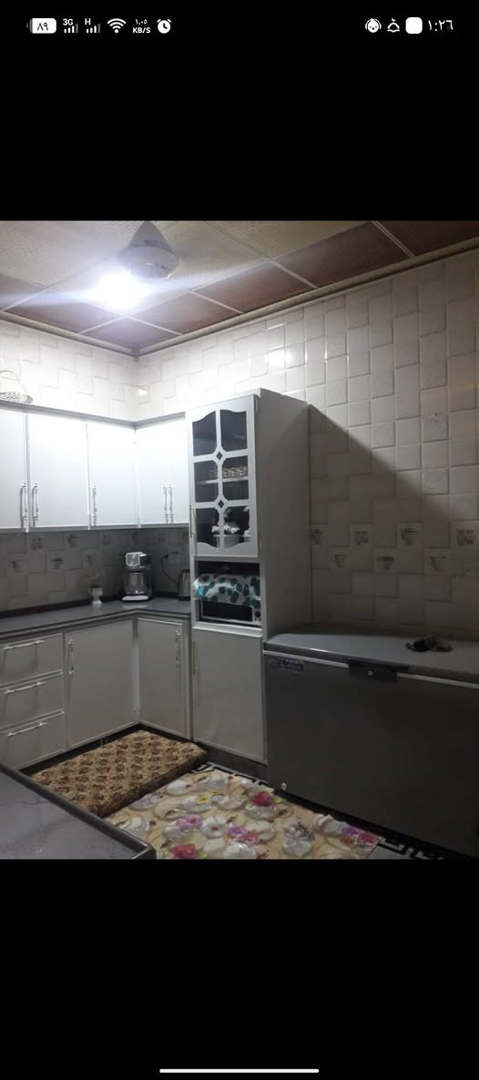 السلام وعليكم دار سكن مساحة ١٠٠ متر مربعة ١٠ في ١٠ طابقين للبيع بناء حديث ٤غرف نوم وصحيات وستقبال ومطبخ في التحرير القادة الاتصال ***********
