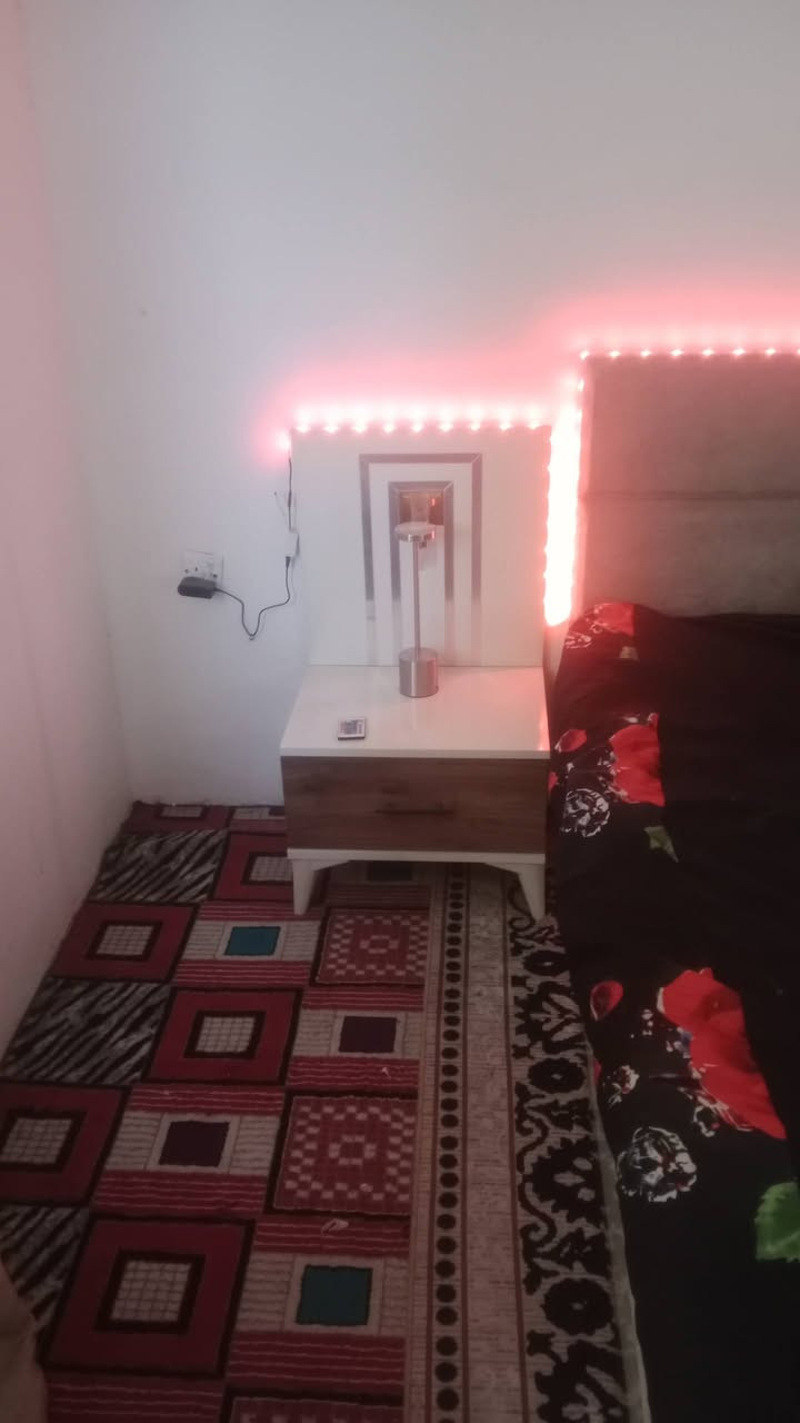 غرفة تركية للبيع نضيفة جدا 425 الف مكاني الشعب ***********
