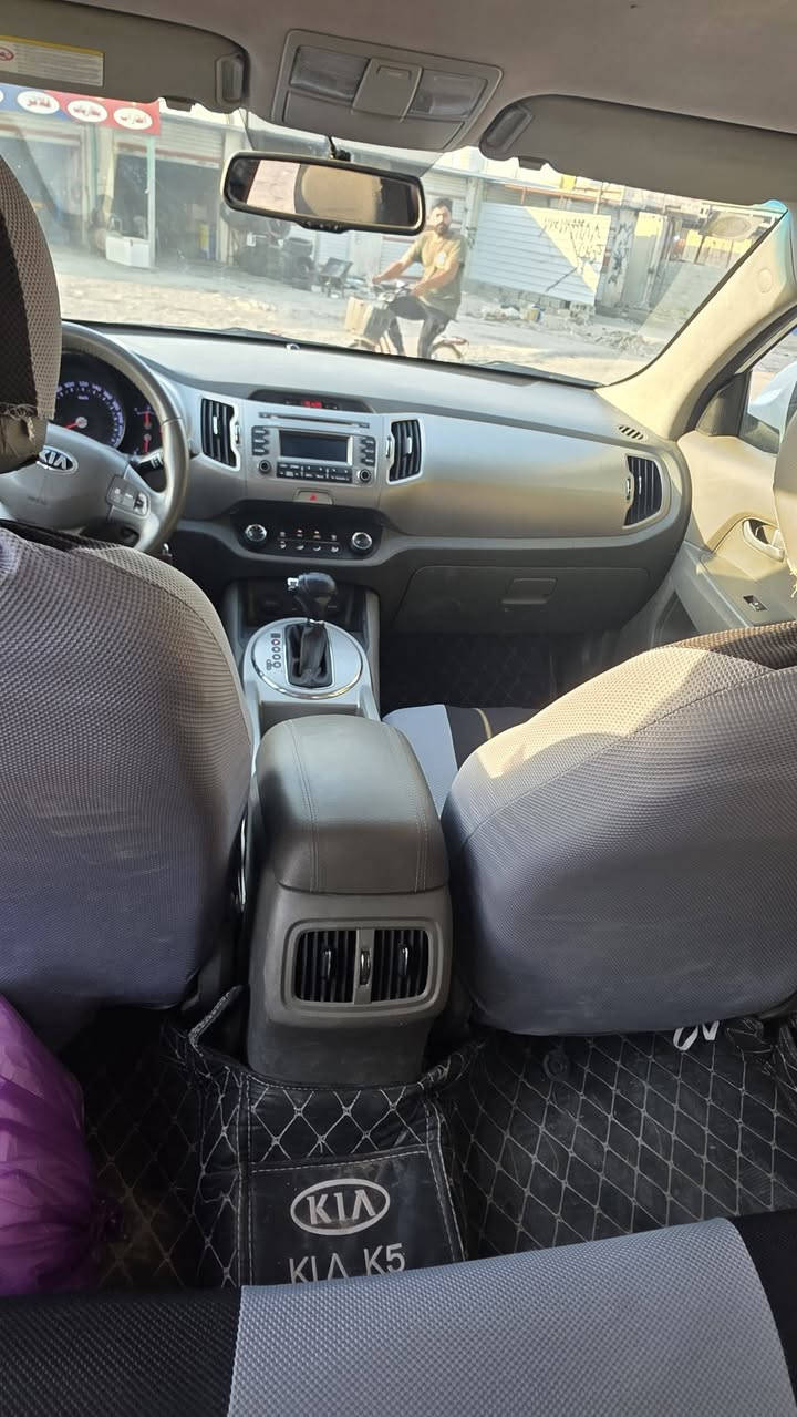 للبيع سبورتج موديل 17 لون ابيض خليجي مواصفات نص فول محرك 2400 دوش ماشيه 148 الف كير محرك كفاله ما مفتوحات ابد رقم بغداد داخله هزه وفحص جديد بسمنه بيهه قطعتين تبديل اصلي بدون صبغ بدون دواخل مكانهه واسط الكوت السعر 148   ***********.   ***********
