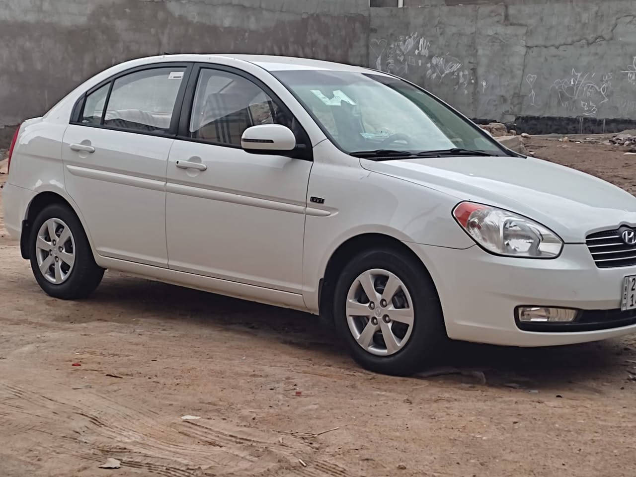 السلام عليكم 
اكسنت موديل 2011
السياره اخت الزيرو كلش جديده 
ماشيه 75.800
كير ومكينه وتبريد وتدفأه وحداديه جاهزات 
موصفاتها شاشه واشاير بل مري وجام كهربائي 
سعرها 120
مكاني البصره شط العرب 
رقمي ***********
