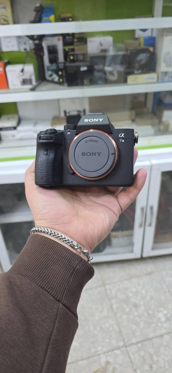 سوني A7III سعر بدي مليون و325الف
سكما28.70•F2.8 سعره 700الف 
سكما  105•F2.8 سعره مليون و75الف
نضافه كلهن 99%كامل ملحقات مع كارتون
مكاني بابل 
***********
***********
