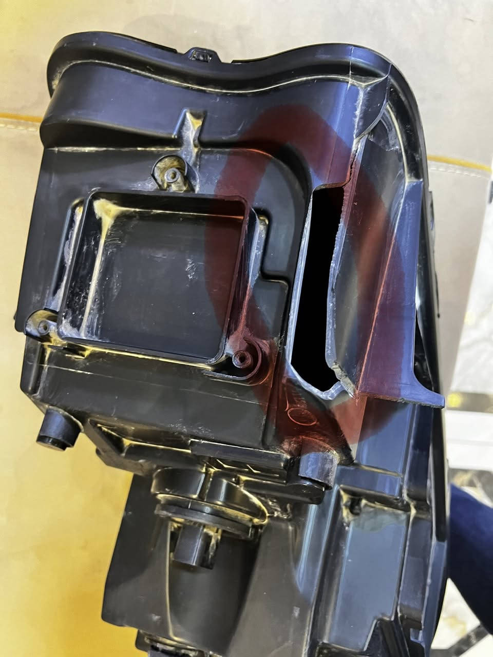 السلام عليكم 
للبيع لايت دوج جارجر 2023  جهة ايمن عدسه اصفر امريكي اصلي 
بي كسر  مأشر بالصور 

***********
***********
