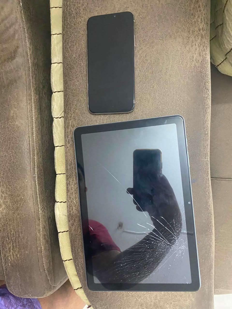 السلام عليكم عندي تاب ٢٠ Blackview يرادله شاشه و جهارةز ايفون xs(عادي) بطاريه و شاشه جديد يرادله فقط كرت بطاريه امراوس ب موبايل نضيف موجود خاص و واتساب *********** مكاني بغداد حي الجهاد
