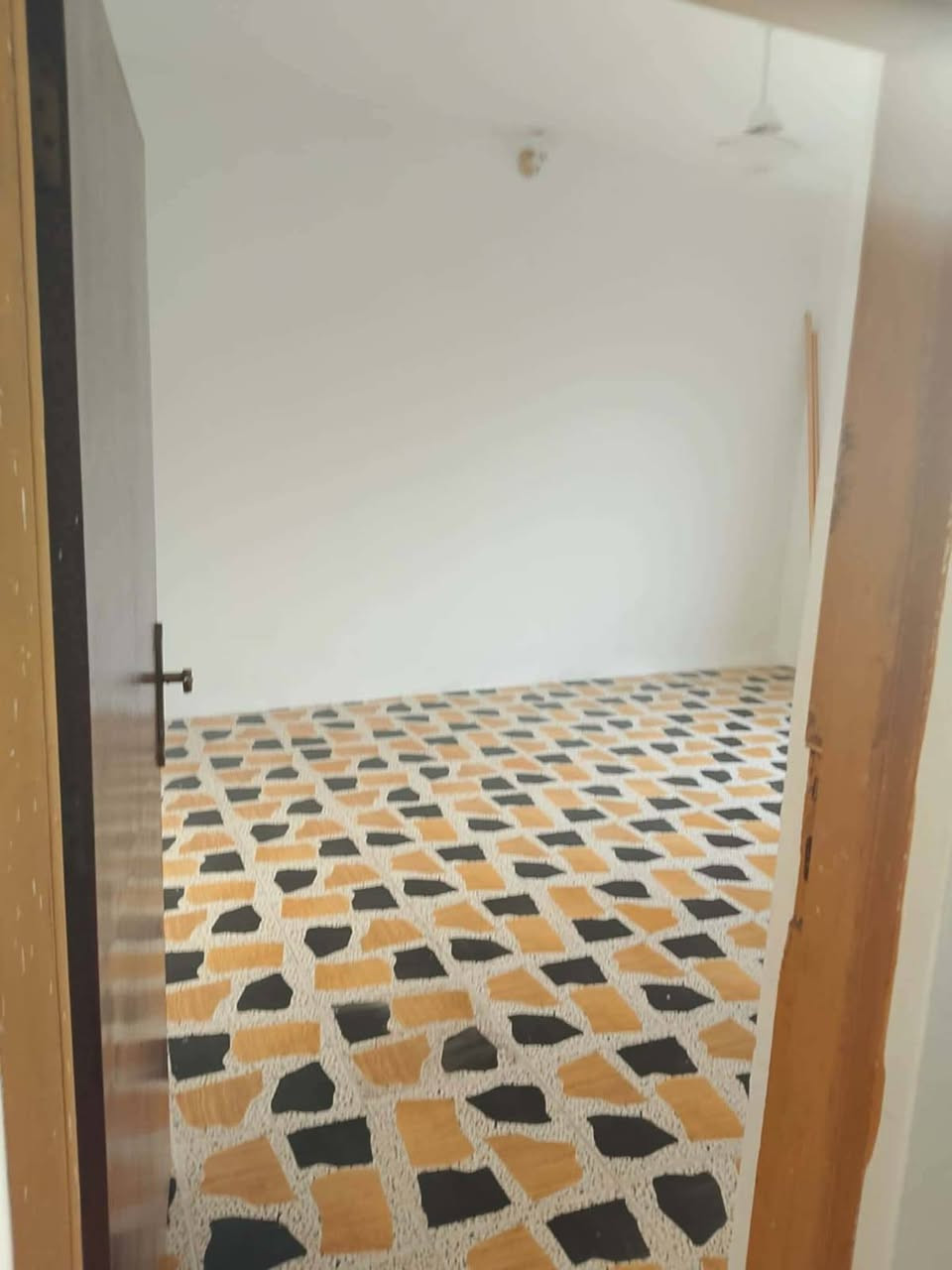 سلام عليكم عقار للبيع
المساحه131 نزال 20 متر واجهيه 6ونص

المكان واسط قضاء الحي الراشديه فرع صيدليه الراشديه 

البيت شيلمان مو صب

بيت مكون من الطابق الأول صاله وكليدور ومطبخ وغرفه واحده وحمام داخلي وخارجي ومنوار

وطابق ثاني مكون من غرفتين وكليدورين وحمام

السعر 95 وبي مجال 

للاستفسار ***********
