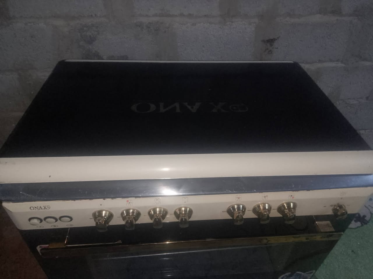 طباخ رويال مصري خمس مشاعل 
فرن فوك جوة شغال نارة 🔥 صافية حلوة 
آلي يرغب يتفضل خاص أو ت ص ***********
