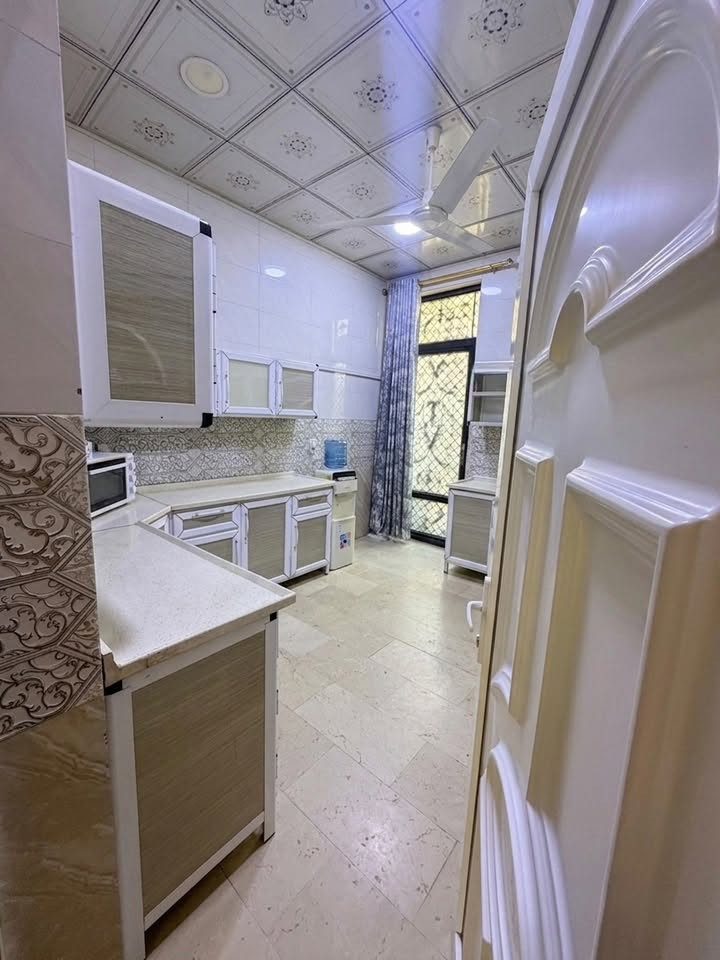 دار للبيع – مجمع الفرات السكني🏠
* المساحة: 108 م²
* البناء: درجة أولى
* طابقان

الطابق الأرضي:
غرفة نوم، استقبال، صالة كبيرة، مطبخ، حمام، وتواليت خارجي.

الطابق الثاني:
غرفتا نوم (إحداهما ماستر)، صالة كبيرة، وحمام.

المميزات:

* واجهة وأرضيات مرمر.
* موقع مميز على طريق الحر مقابل الاتحاد الرياضي.
* جميع الخدمات متوفرة: كهرباء بمحولات خاصة، ماء، مجاري، تصريف أمطار، شوارع مبلطة، وحدائق أمام كل دار

للأستفسار التواصل على الرقم التالي👇🏻☎️
***********‬📞
