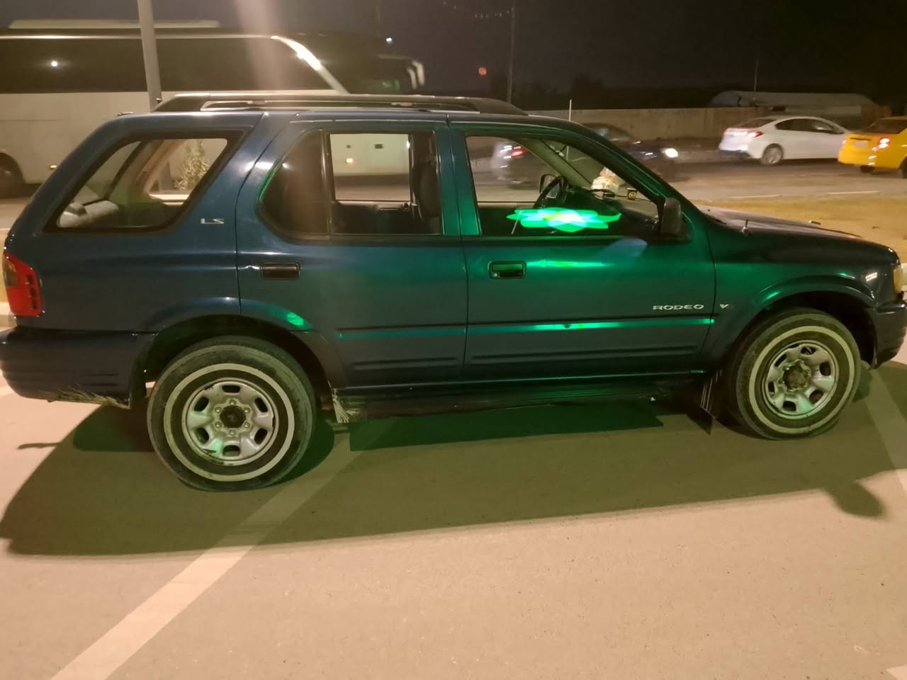 سلام عليكم سيارة ازوزة روديو موديل ٢٠٠١مكفولة من كلشي سيارة كلها بلاد وارد كندي هاتف ***********يوجد وتساب 
اريدها اب 58وبيها مجال جاهزة من كلشي مكان السيارة بغداد
