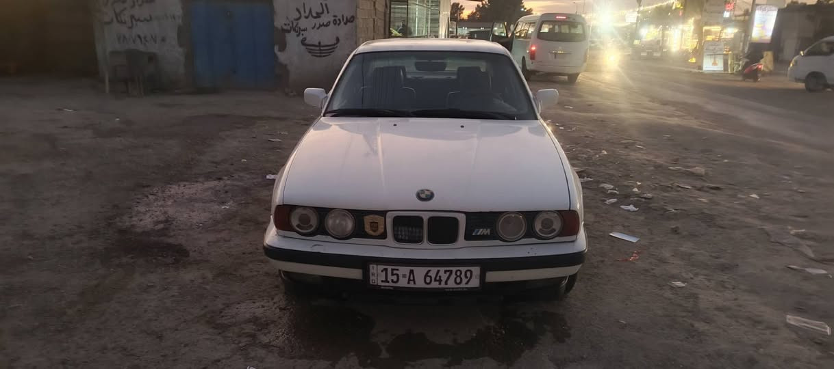 للبيع و مراوس حسب القناعه موديل91 حجم 25 كير عادي محرك مسكر رقم انبار دولي مكان السياره بغداد سعرها 40 وبيها مجال قليل ***********/***********
